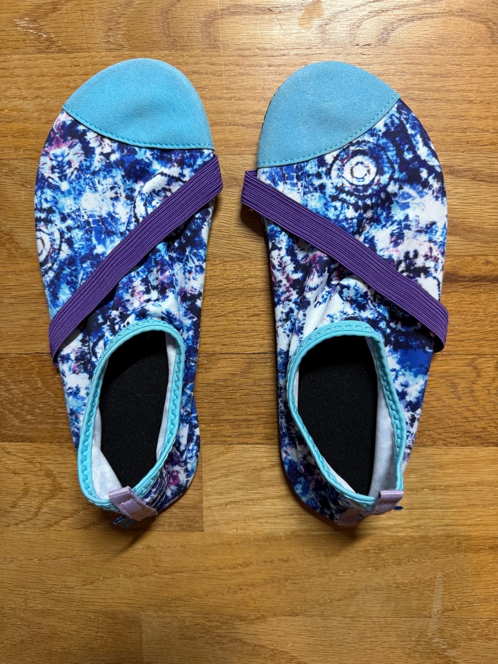 FitKicks Women's Special Edition Active Footwear Cloud Burst pattern Size Large